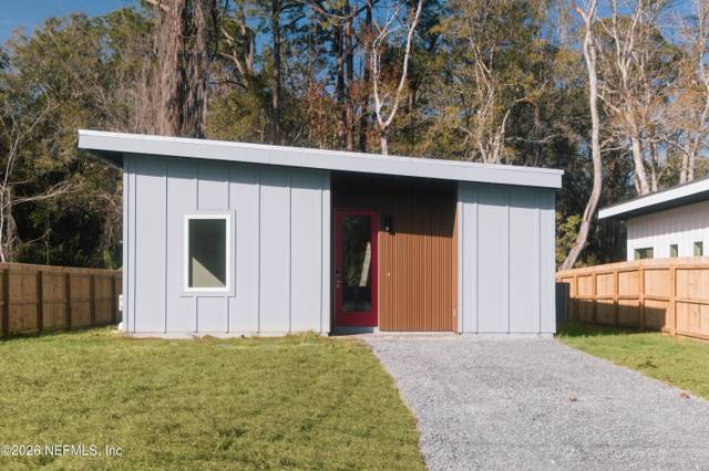576 WOODLAWN Road