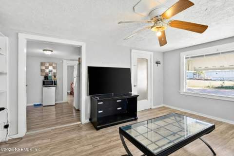 5021 Shannon Avenue, Jacksonville FL - photo 7 of 20
