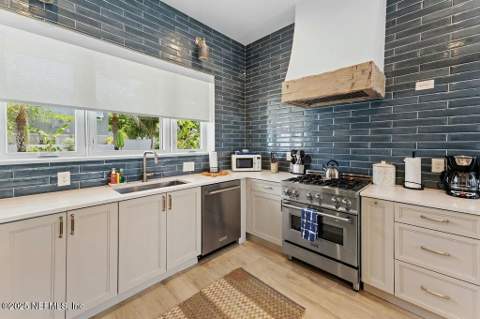 427 N 6th Street, Jacksonville Beach FL - photo 15 of 60