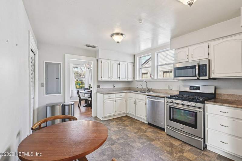 3 bedroom Single Family Residence at 1021 Old Hickory Road, South Shores, Jacksonville — photo 3