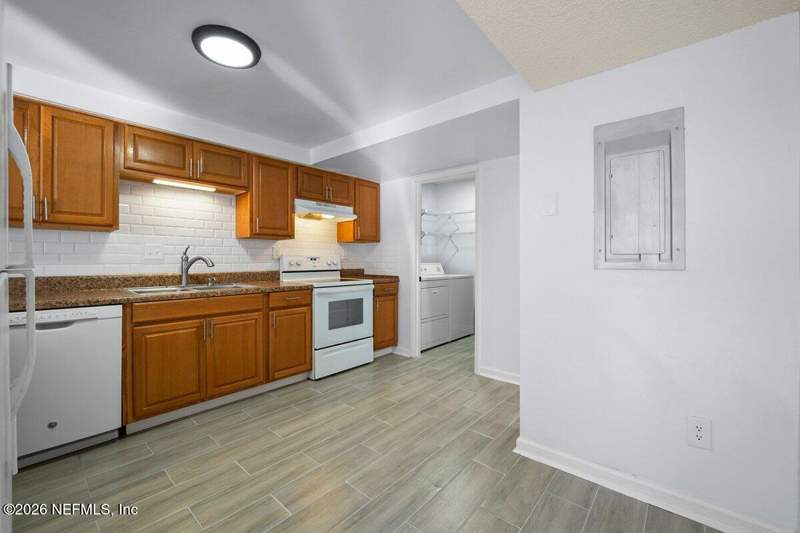 4 bedroom Condominium at 7100 Cypress Cove Road #56, Willow Lakes, Jacksonville — photo 4
