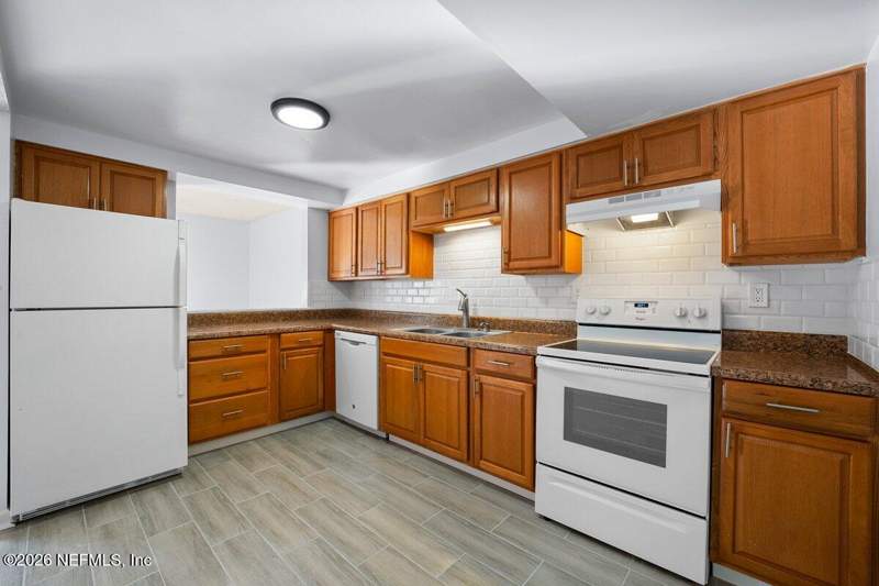 4 bedroom Condominium at 7100 Cypress Cove Road #56, Willow Lakes, Jacksonville — photo 5