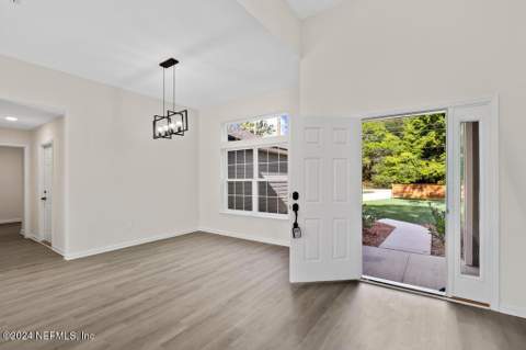 6882 Barney Road, Jacksonville FL - photo 10 of 47