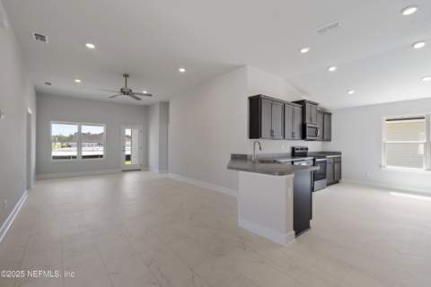 8321 Helmsley Boulevard, Jacksonville FL - photo 6 of 25