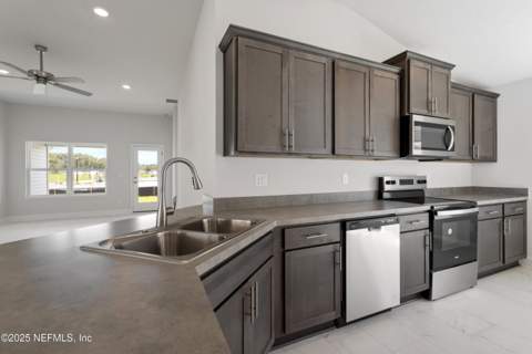 8321 Helmsley Boulevard, Jacksonville FL - photo 8 of 25