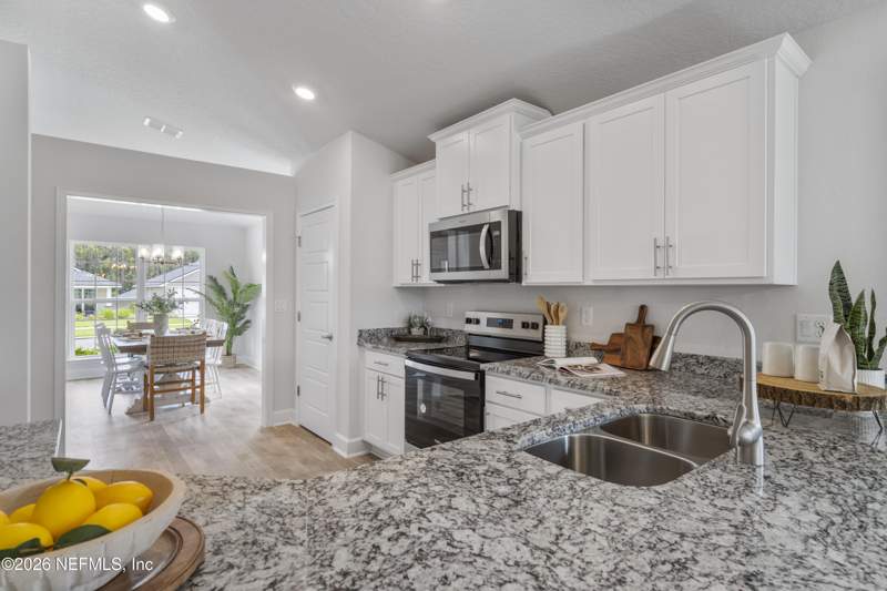 4 bedroom Single Family Residence at 8327 Helmsley Boulevard, Summerglen, Jacksonville — photo 5