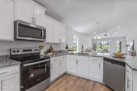 8327 Helmsley Boulevard, Jacksonville FL - photo 6 of 18