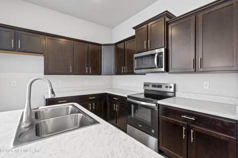 8309 Helmsley Boulevard, Jacksonville FL - photo 7 of 23