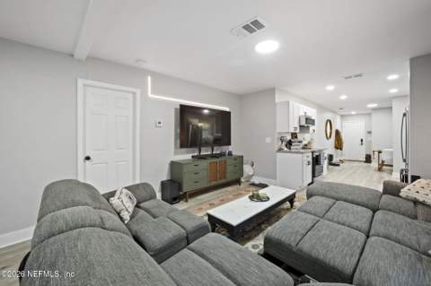 550 E 63rd Street, Jacksonville FL - photo 8 of 24