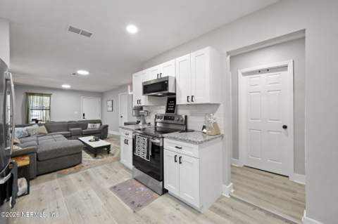 550 E 63rd Street, Jacksonville FL - photo 10 of 24