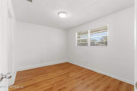 8843 Darlington Drive, Jacksonville FL - photo 10 of 32