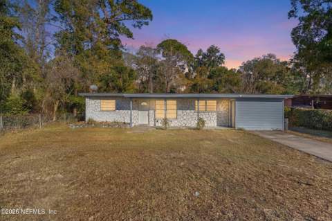 8843 Darlington Drive, Jacksonville FL - photo 16 of 32