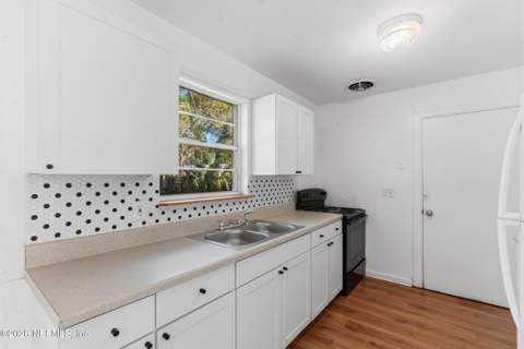 8843 Darlington Drive, Jacksonville FL - photo 23 of 32