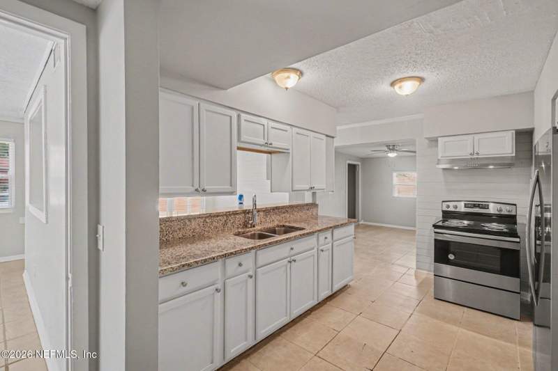 3 bedroom Single Family Residence at 8509 Laurens Road, Harbor View, Jacksonville — photo 5
