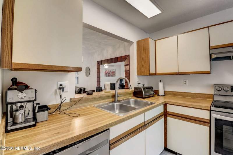 2 bedroom Condominium at 7701 Baymeadows Circle #1078, Village Green At Baymeadows, Jacksonville — photo 4