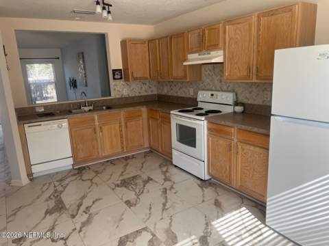 7110 Newman Lake Court, Jacksonville FL - photo 18 of 34