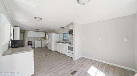 5827 Jason Drive, Jacksonville FL - photo 7 of 35