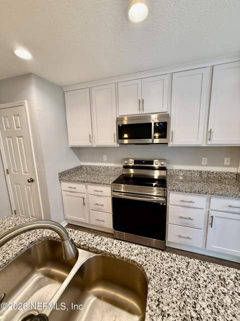 8336 Hewitt Street, Jacksonville FL - photo 7 of 23