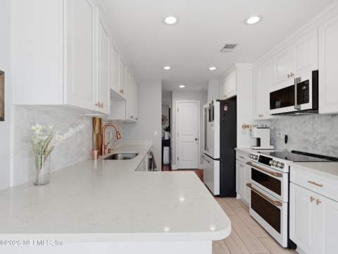400 E Bay Street #1706, Jacksonville FL - photo 13 of 50