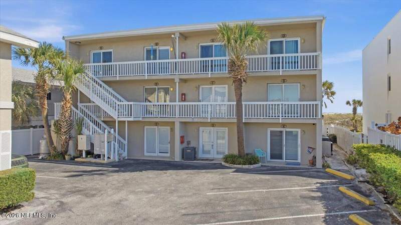 1 bedroom Condominium at 811 1st Street #9, Sea View, Jacksonville Beach — photo 2