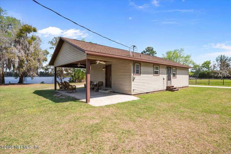 1 bedroom Single Family Residence at 986 State Road 20, Metes & Bounds, Interlachen — photo 1
