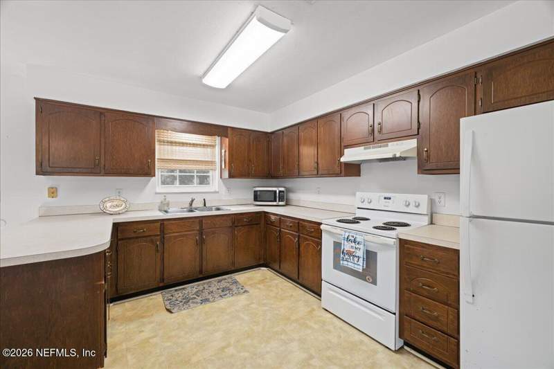 1 bedroom Single Family Residence at 986 State Road 20, Metes & Bounds, Interlachen — photo 3