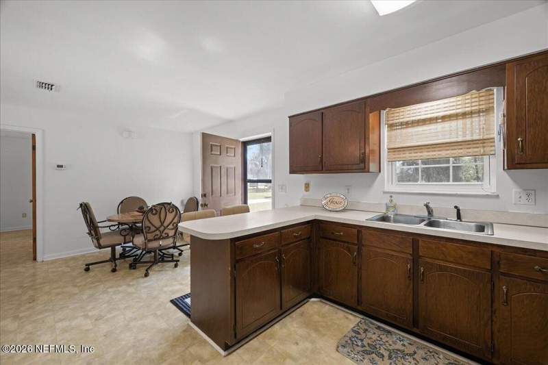 1 bedroom Single Family Residence at 986 State Road 20, Metes & Bounds, Interlachen — photo 5