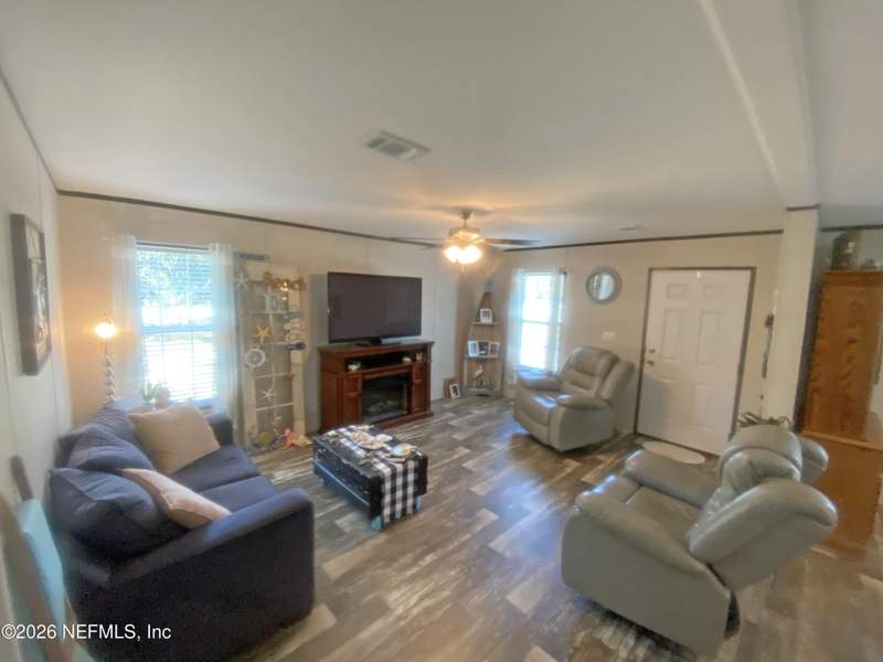 3 bedroom Manufactured Home at 203 SW 5th Avenue, Palatka, Palatka — photo 2