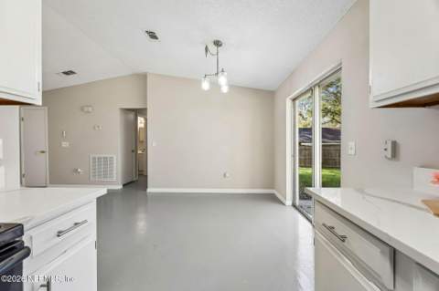 10519 Timber Creek Lane, Jacksonville FL - photo 14 of 42