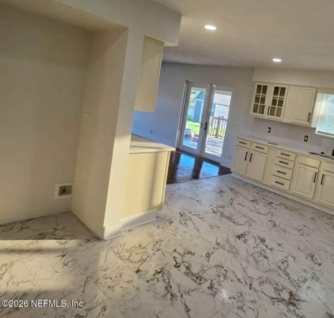 10206 Shoreview Drive, Jacksonville FL - photo 9 of 32