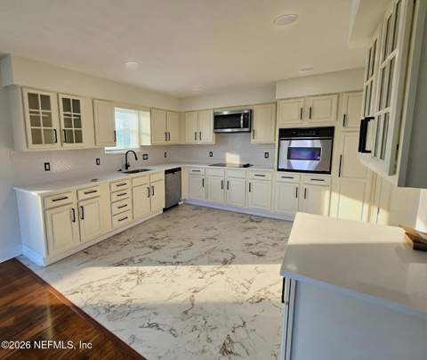 10206 Shoreview Drive, Jacksonville FL - photo 7 of 32