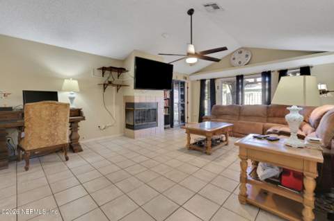 8457 Sugartree Drive, Jacksonville FL - photo 12 of 30