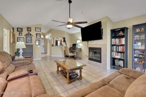 8457 Sugartree Drive, Jacksonville FL - photo 13 of 30