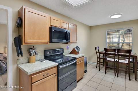 8457 Sugartree Drive, Jacksonville FL - photo 8 of 30