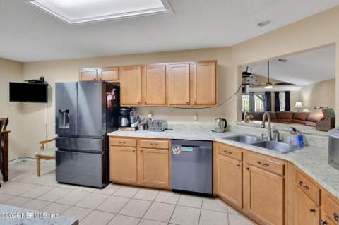 8457 Sugartree Drive, Jacksonville FL - photo 7 of 30