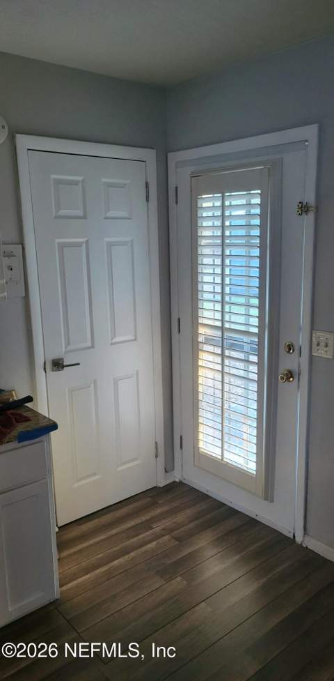 8524 Howell Drive, Jacksonville FL - photo 8 of 20