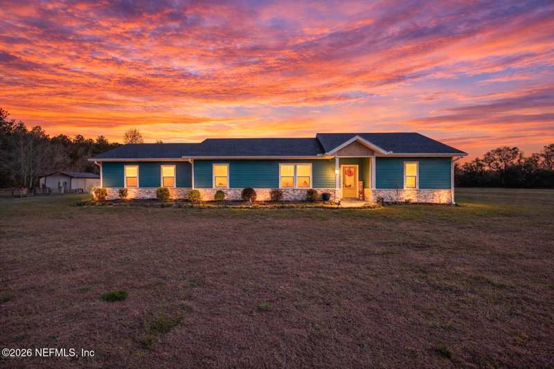 2 bedroom Single Family Residence at 22156 NW County Road 235, Metes & Bounds, Lake Butler — photo 1