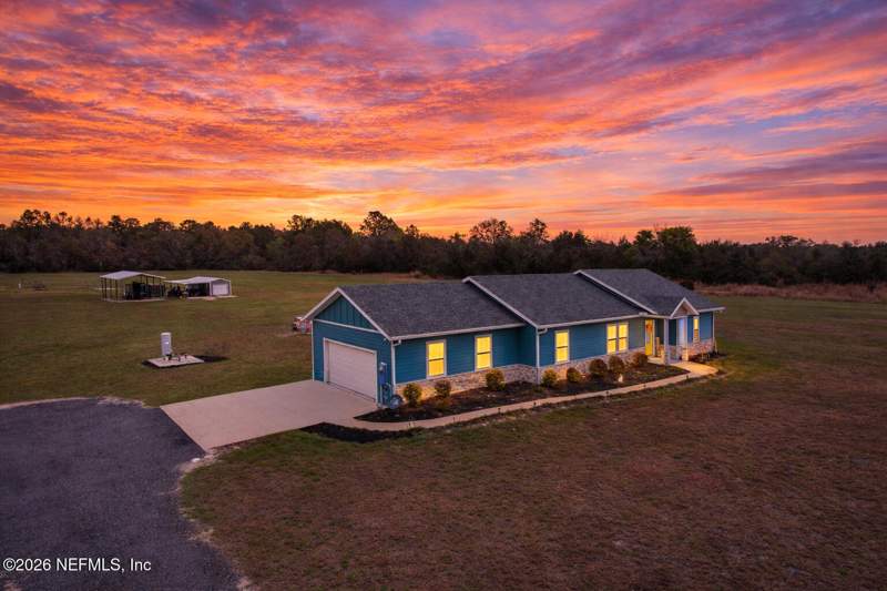 2 bedroom Single Family Residence at 22156 NW County Road 235, Metes & Bounds, Lake Butler — photo 3