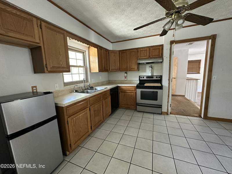 4 bedroom Single Family Residence at 962 Grove Park Drive, Grove Park, Orange Park — photo 4