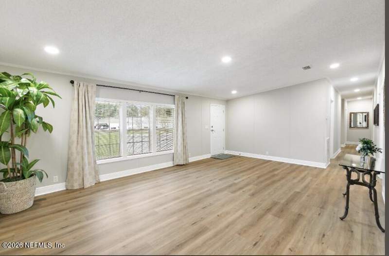5 bedroom Mobile Home at 10269 Grayson Street, Jax Heights, Jacksonville — photo 3