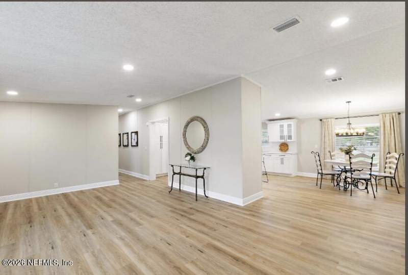 5 bedroom Mobile Home at 10269 Grayson Street, Jax Heights, Jacksonville — photo 4