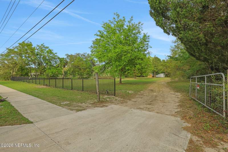 2 bedroom Single Family Residence at 1133 Girvin Road, Metes & Bounds, Jacksonville — photo 5