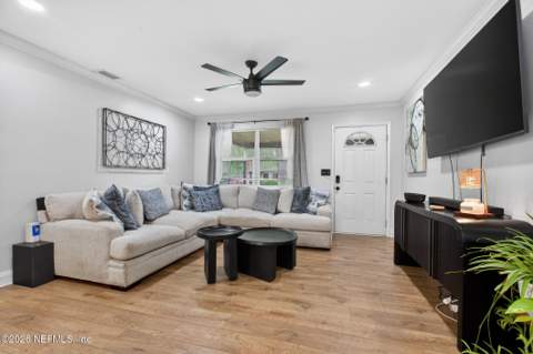 6258 Alexon Drive, Jacksonville FL - photo 8 of 40