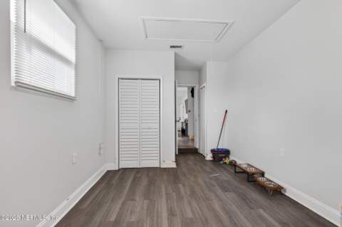 6258 Alexon Drive, Jacksonville FL - photo 18 of 40
