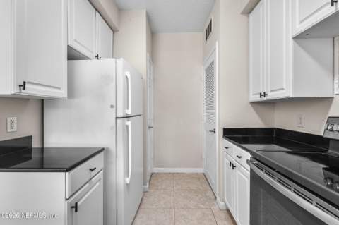 8539 Gate Parkway #9233, Jacksonville FL - photo 15 of 35