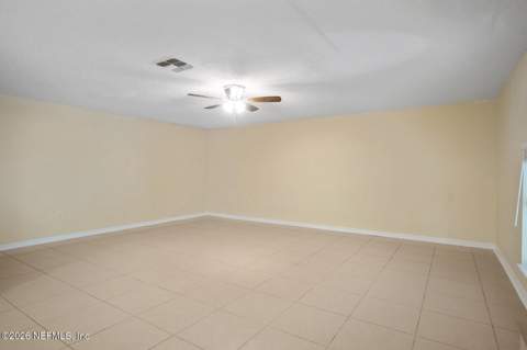 8190 Foxdale Drive, Jacksonville FL - photo 7 of 40