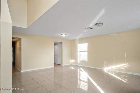8190 Foxdale Drive, Jacksonville FL - photo 15 of 40