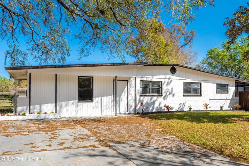3 bedroom Single Family Residence at 7541 Strato Road, Oak Hill, Jacksonville — photo 2