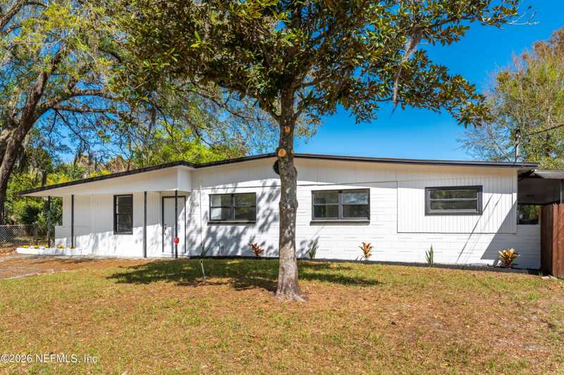 3 bedroom Single Family Residence at 7541 Strato Road, Oak Hill, Jacksonville — photo 1
