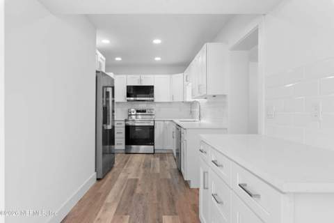 7541 Strato Road, Jacksonville FL - photo 10 of 32